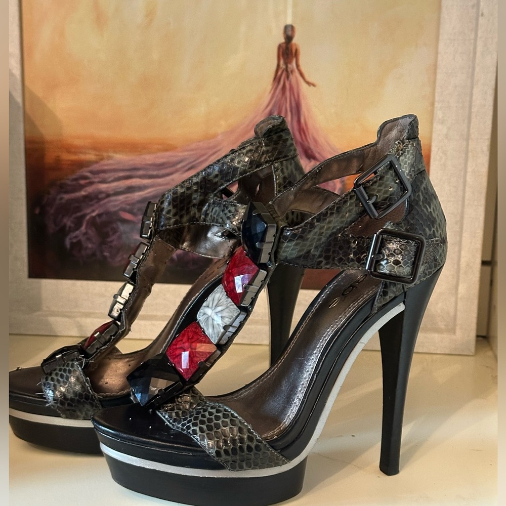Bebe snakeskin Heels size 6